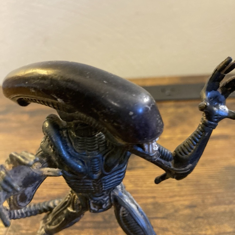 Vintage 1993 Kenner Aliens Vs. Predator Warrior Xenomorph 5" Black Action Figure - Picture 3 of 8